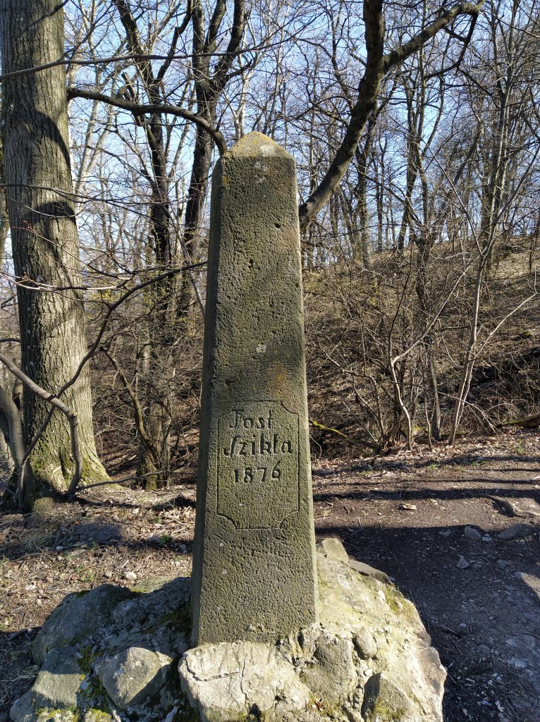 Memorial obelisk